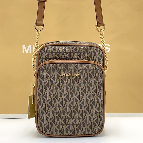 MICHAEL KORS
Jet Set Travel Medium Signature Logo Crossbody Bag
COLOR BR… - Picture 2 of 14